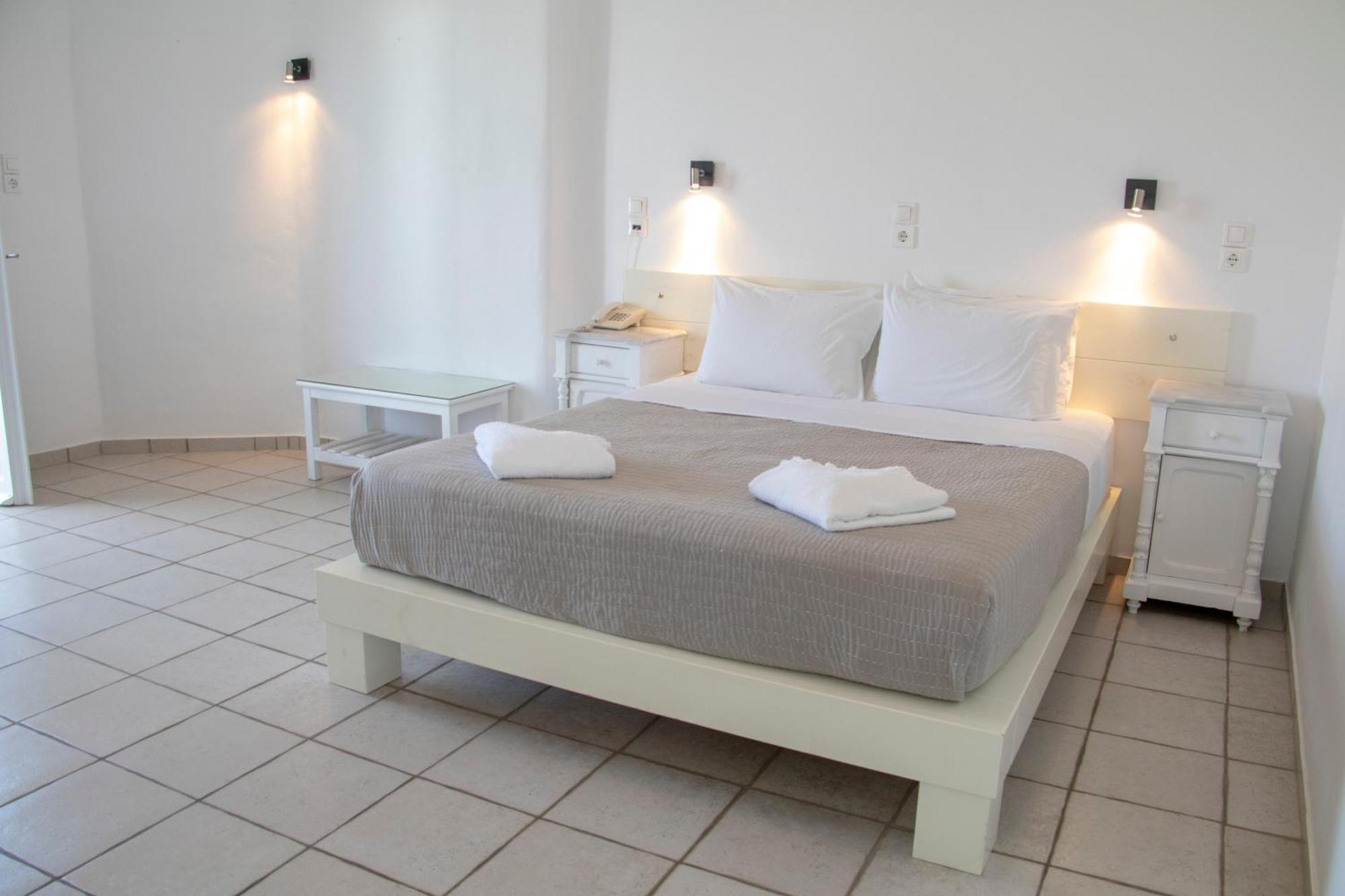 Hotel Manos Náusza Kültér fotó